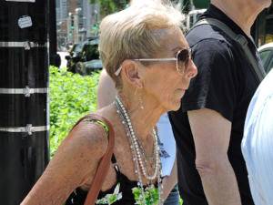 Street Photography WorldwideVivian Meier & Annie Liebowitz Eat Your Heart Out